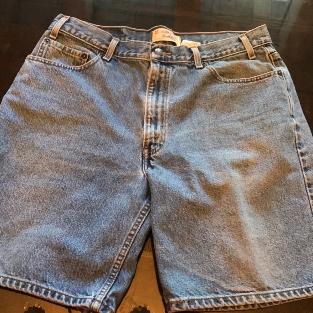 EUC Levi’s jean shorts 36 in waist